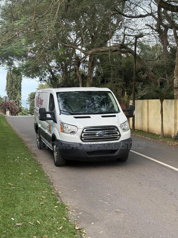 Ford Transit 2018 White photo 2