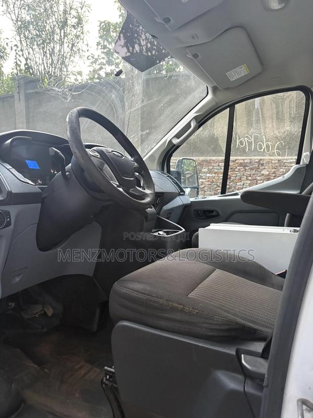Ford Transit 2018 White photo 5