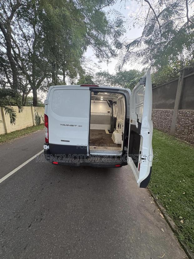 Ford Transit 2018 White photo 9