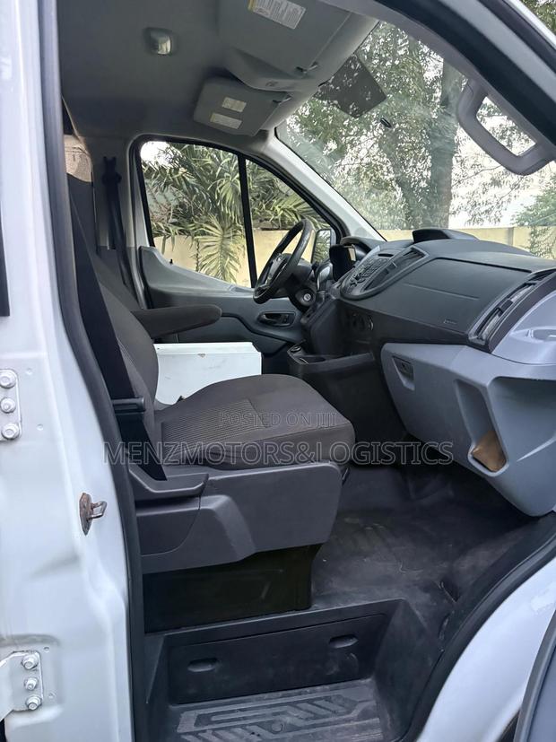 Ford Transit 2018 White photo 8