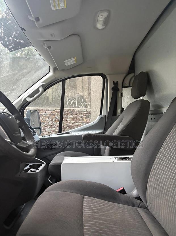 Ford Transit 2018 White photo 6