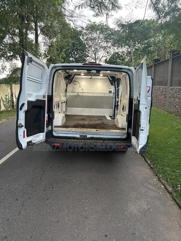 Ford Transit 2018 White photo 10