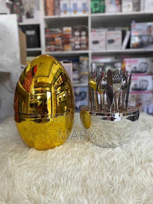 Egg Shaped Cutlery Set