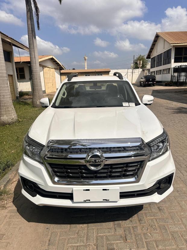 New Nissan Pick-Up 2025 Gray