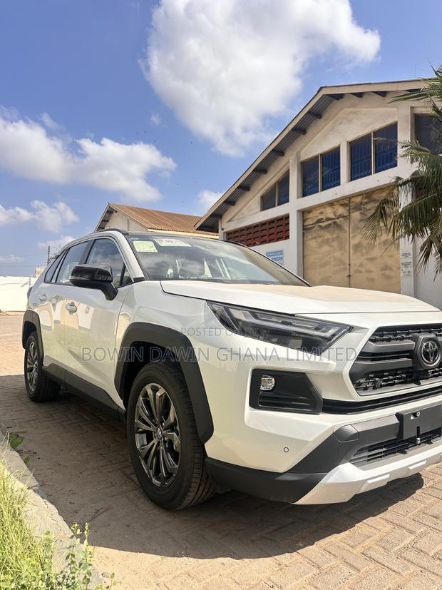 New Toyota RAV4 2025 White photo 2