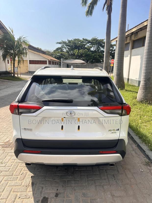 New Toyota RAV4 2025 White photo 6