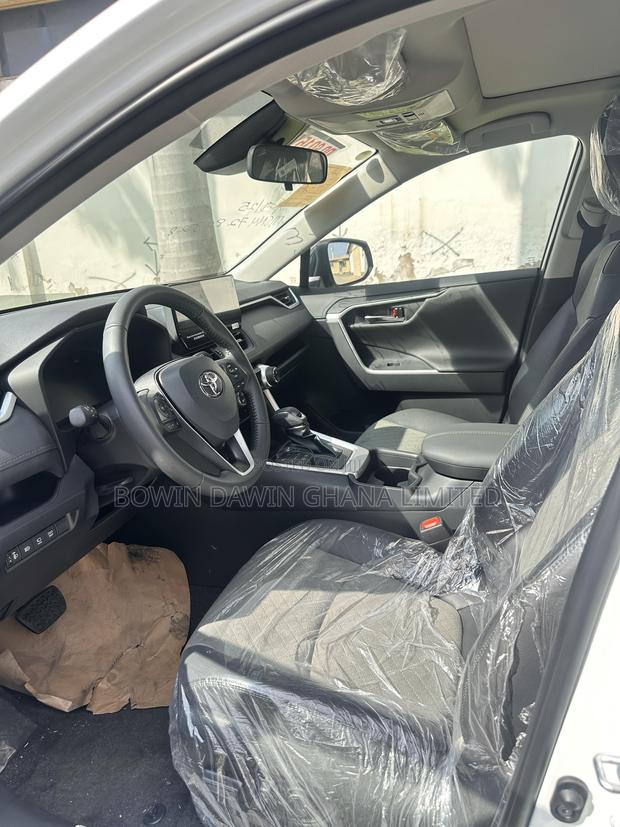 New Toyota RAV4 2025 White photo 7