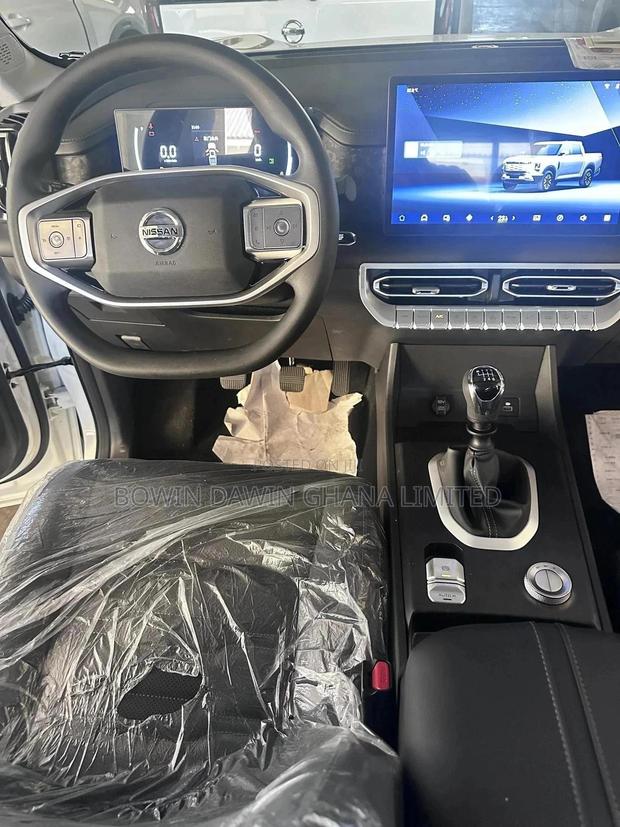 New Nissan Pick-Up 2025 White photo 3