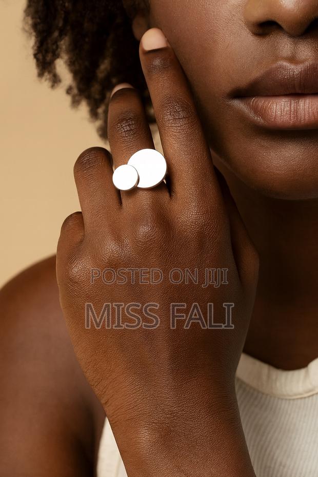 Fashionable Ladies Ring. · Photo 3