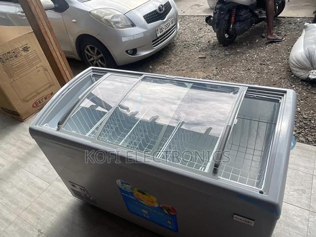 Delron Polarvista Sliding Glass Freezer · Photo 2