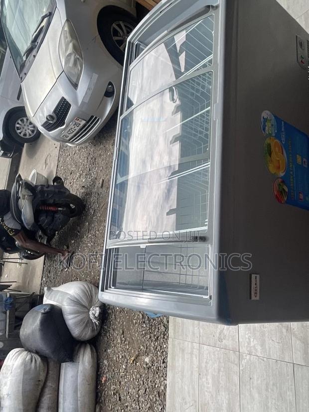 Delron Arcticglide Showcase Chest Freezer · Photo 2