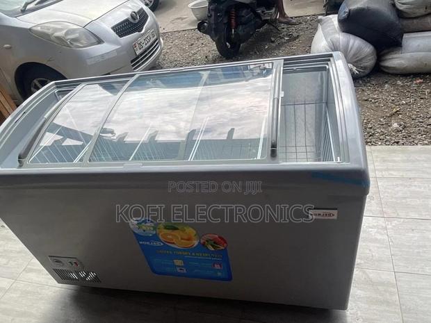 Delron Frostluxe Display Freezer Unit · Photo 2
