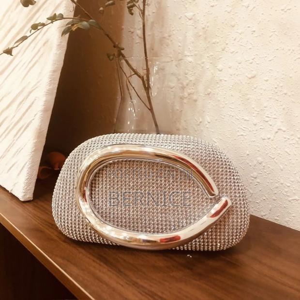 **Timeless Elegance – Stylish Clutch for Every Occasion photo 3