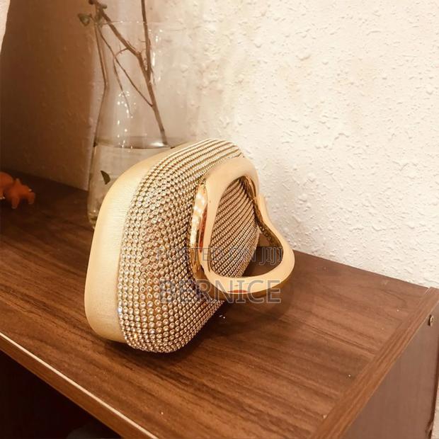 **Timeless Elegance – Stylish Clutch for Every Occasion photo 4