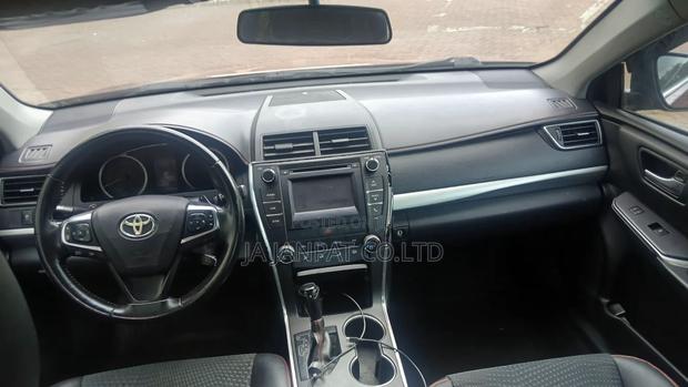 Toyota Camry SE 4dr Sedan (2.5L 4cyl 6A) 2016 Red photo 8