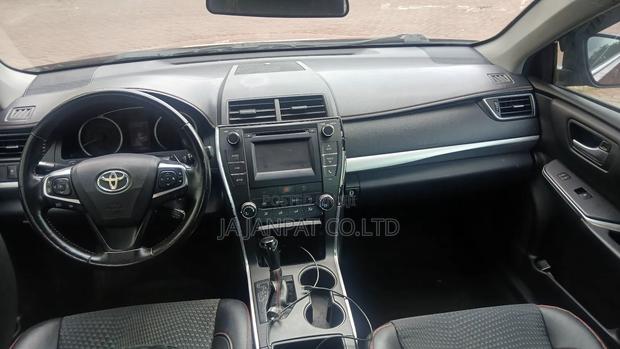 Toyota Camry SE 4dr Sedan (2.5L 4cyl 6A) 2016 Red photo 9