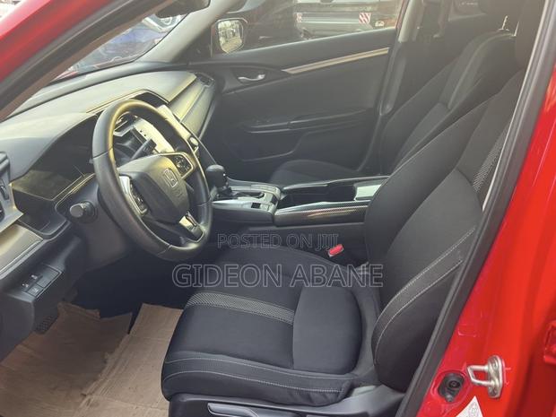 Honda Civic 2019 Red photo 2