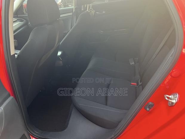 Honda Civic 2019 Red photo 4