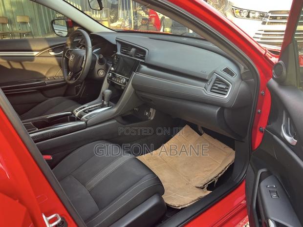 Honda Civic 2019 Red photo 3
