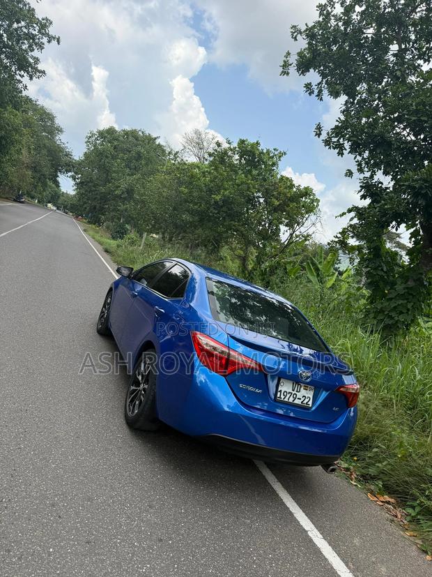 Toyota Corolla LE (1.8L 4cyl 2A) 2018 Blue