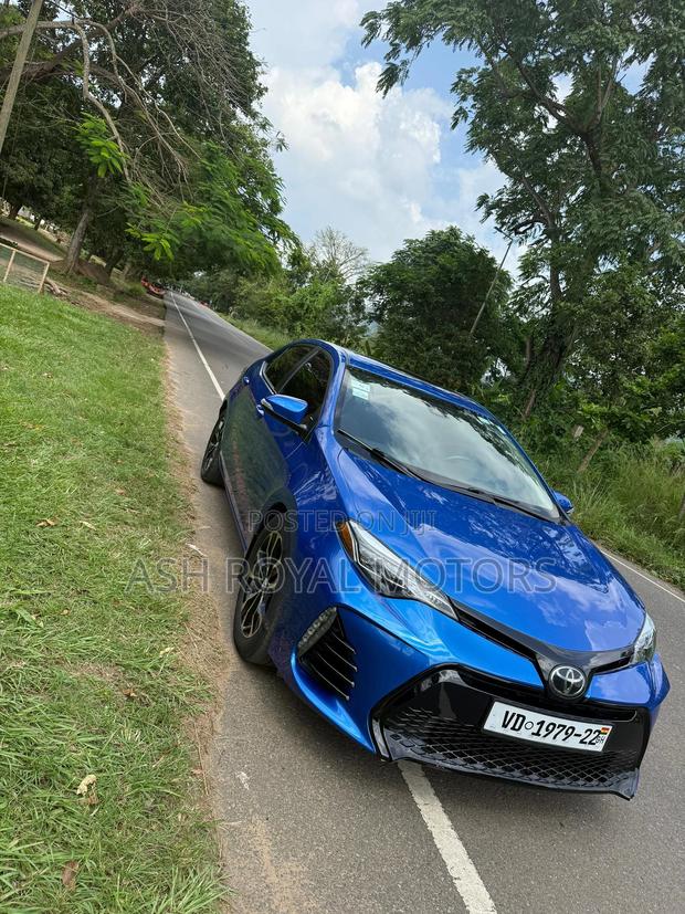 Toyota Corolla LE (1.8L 4cyl 2A) 2018 Blue