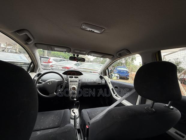 Toyota Vitz 1.3 FWD 3dr 2010