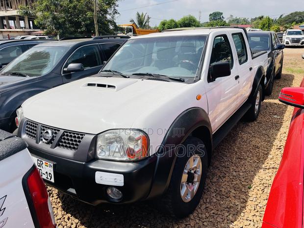 Nissan Hardbody 2019 White