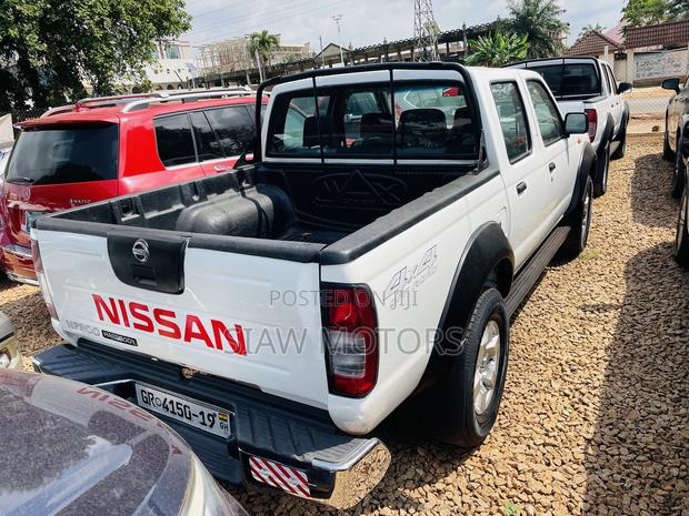 Nissan Hardbody 2019 White