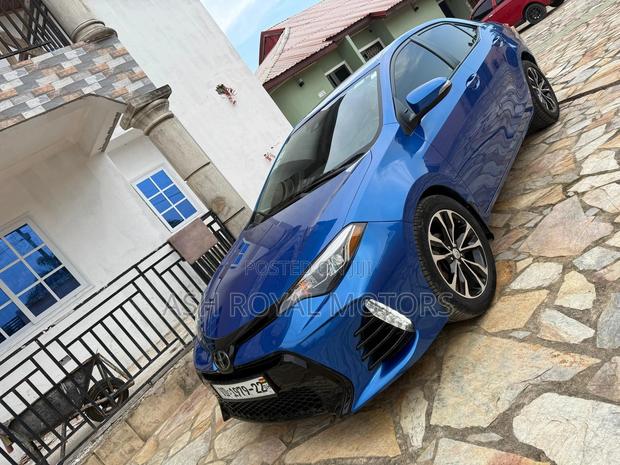 Toyota Corolla LE (1.8L 4cyl 2A) 2018 Blue
