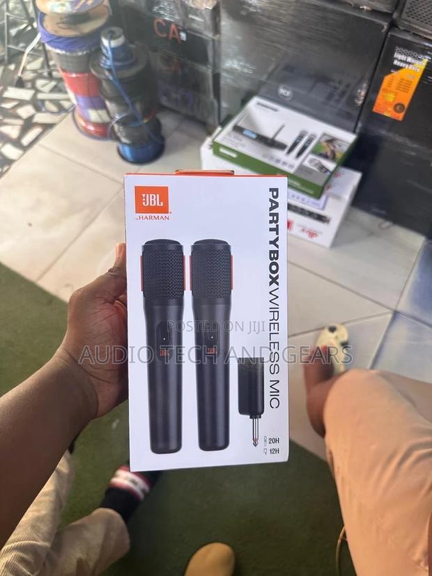 JBL Partybox Wireless Microphone · Photo 2