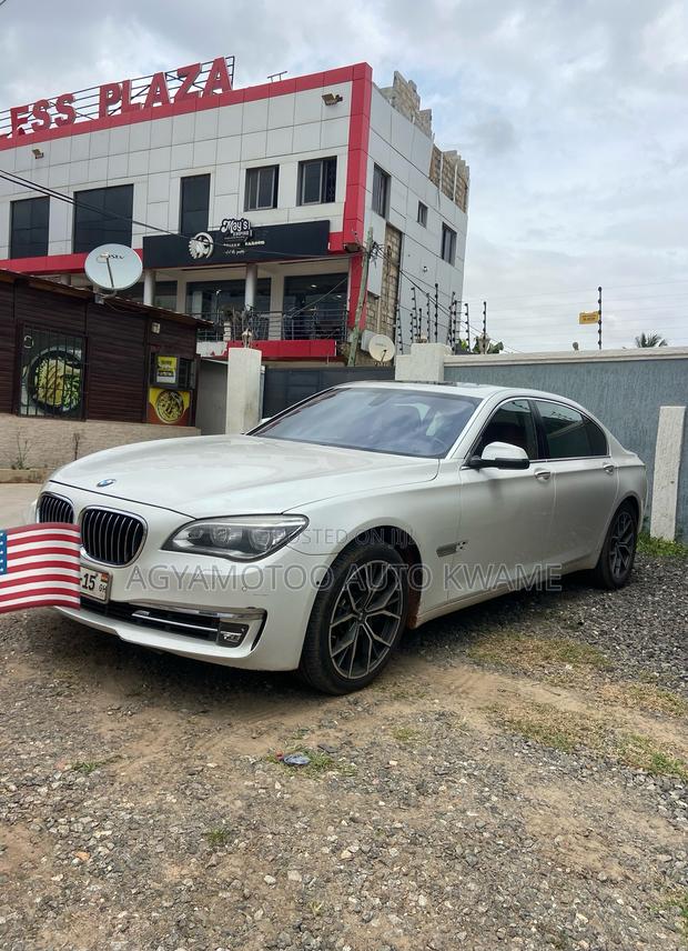 BMW 7 Series 750Li xDrive 4dr Sedan AWD (4.4L 8cyl Turbo 8A) 2014 White · Photo 3