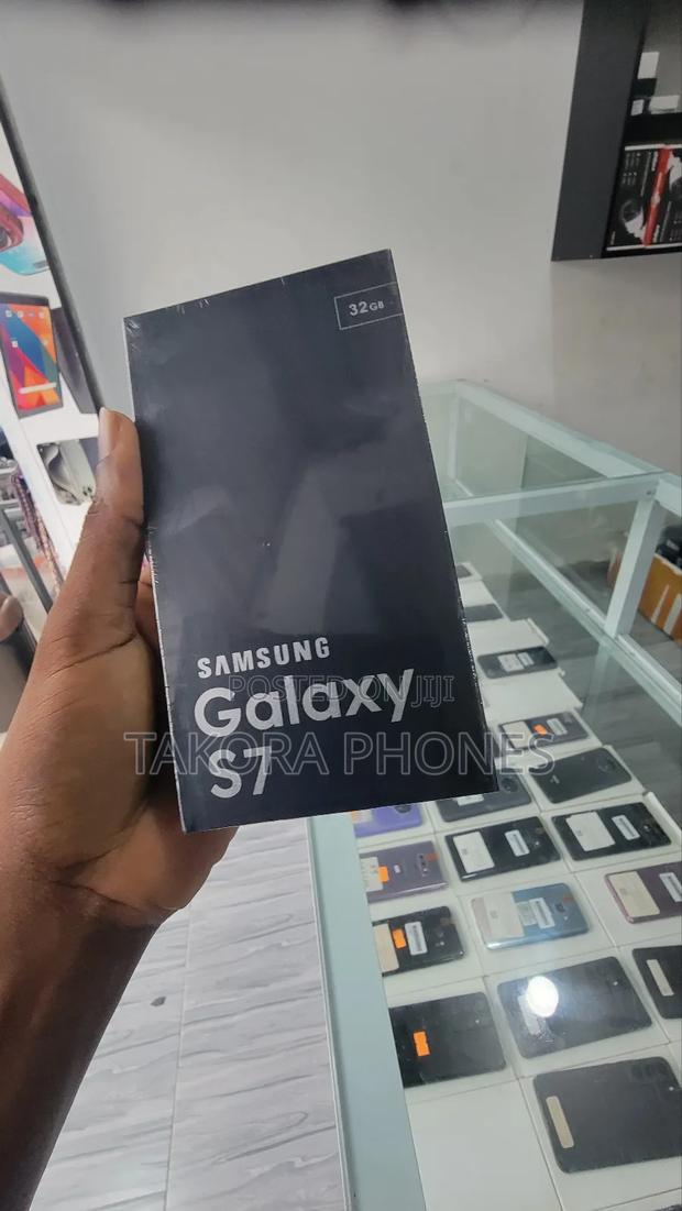 New Samsung Galaxy S7 32 GB Black photo 2