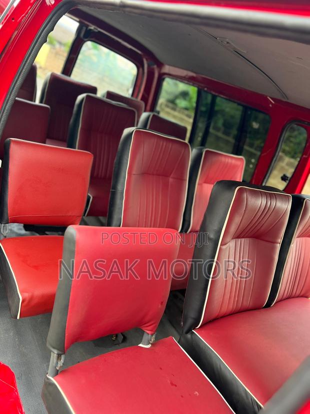 Toyota HiAce 2005 Red photo 6