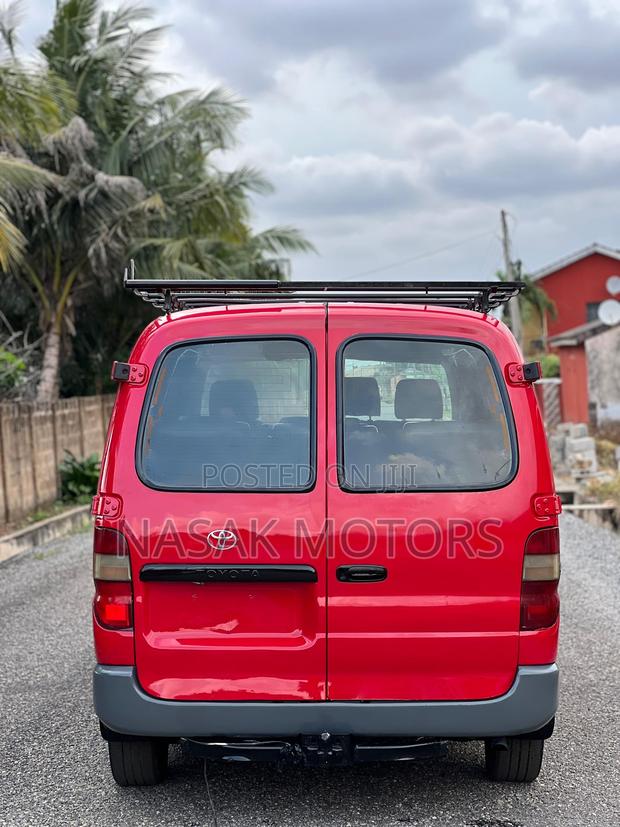 Toyota HiAce 2005 Red photo 7