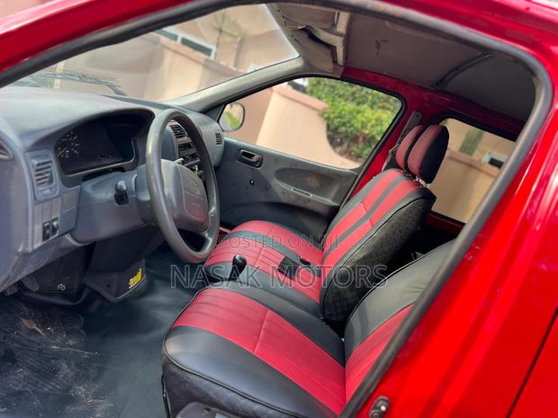 Toyota HiAce 2005 Red photo 4