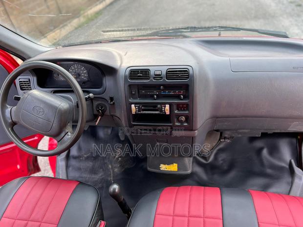 Toyota HiAce 2005 Red photo 3