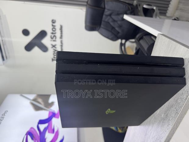 Play Station 4 Pro · Photo 3