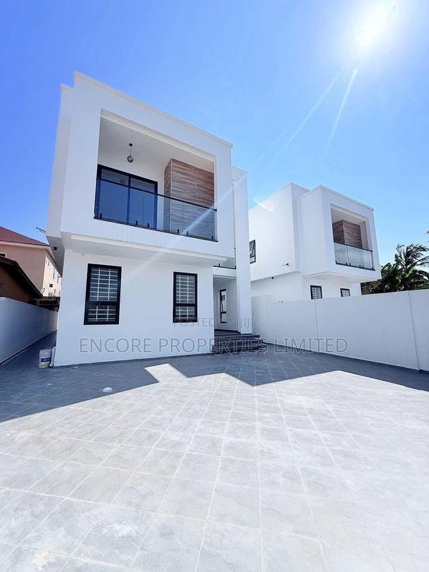 4bdrm House in Encore Properties, Baatsona Total for sale · Photo 3