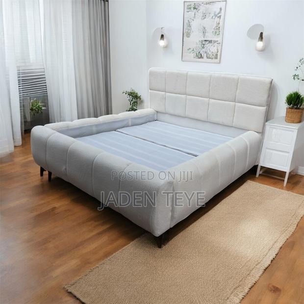 White Foamy Fabric Queen Size Bed photo 2