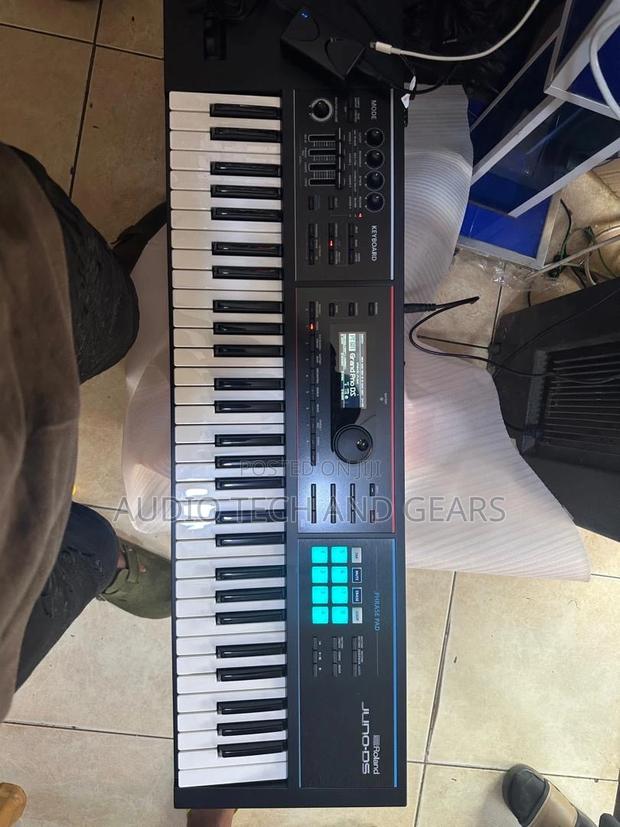 Roland Juno Ds 61 Keys Keyboard · Photo 2