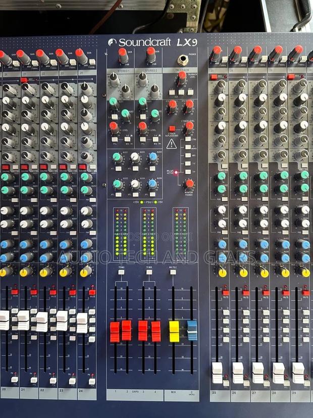 Soundcraft Lx9 24 Channel Mixer · Photo 4