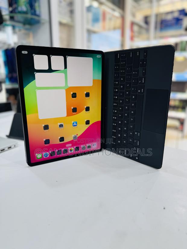 Apple iPad Pro 12.9 (2020) 256 GB Black photo 2