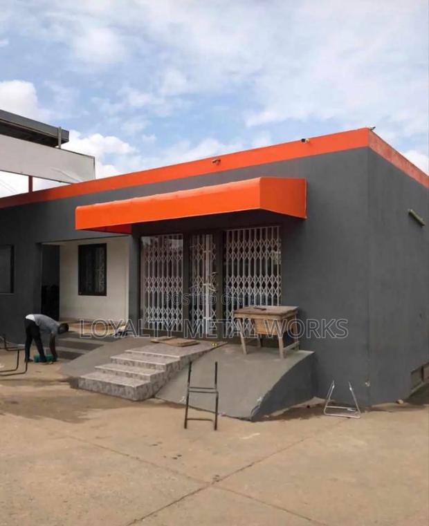 Sun Shades Canopies With Quality Materials for Shops and Windows