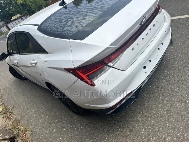 Hyundai Elantra 2021 White