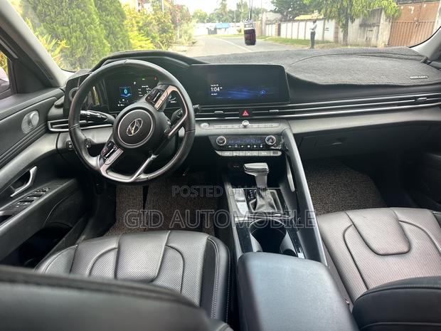 Hyundai Elantra 2021 White