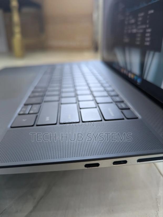 Laptop Dell Precision 5690 16GB Intel Core I7 SSD 512GB photo 3