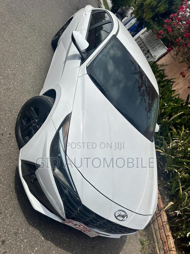 Hyundai Elantra 2021 White