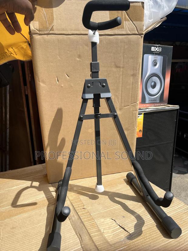 Guitar Stand · Photo 2