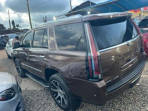 Cadillac Escalade 2017 Brown