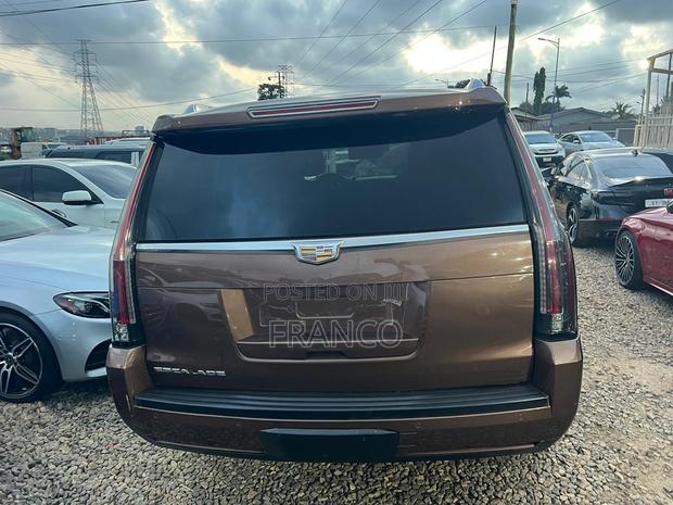 Cadillac Escalade 2017 Brown